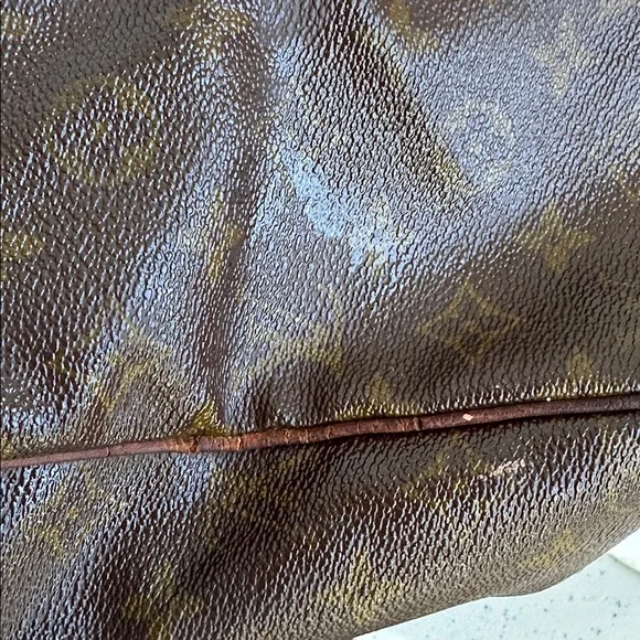 Louis Vuitton Monogram Sac Souple custom
No visible date code
14” x 10” x 7 - Picture 8 of 15